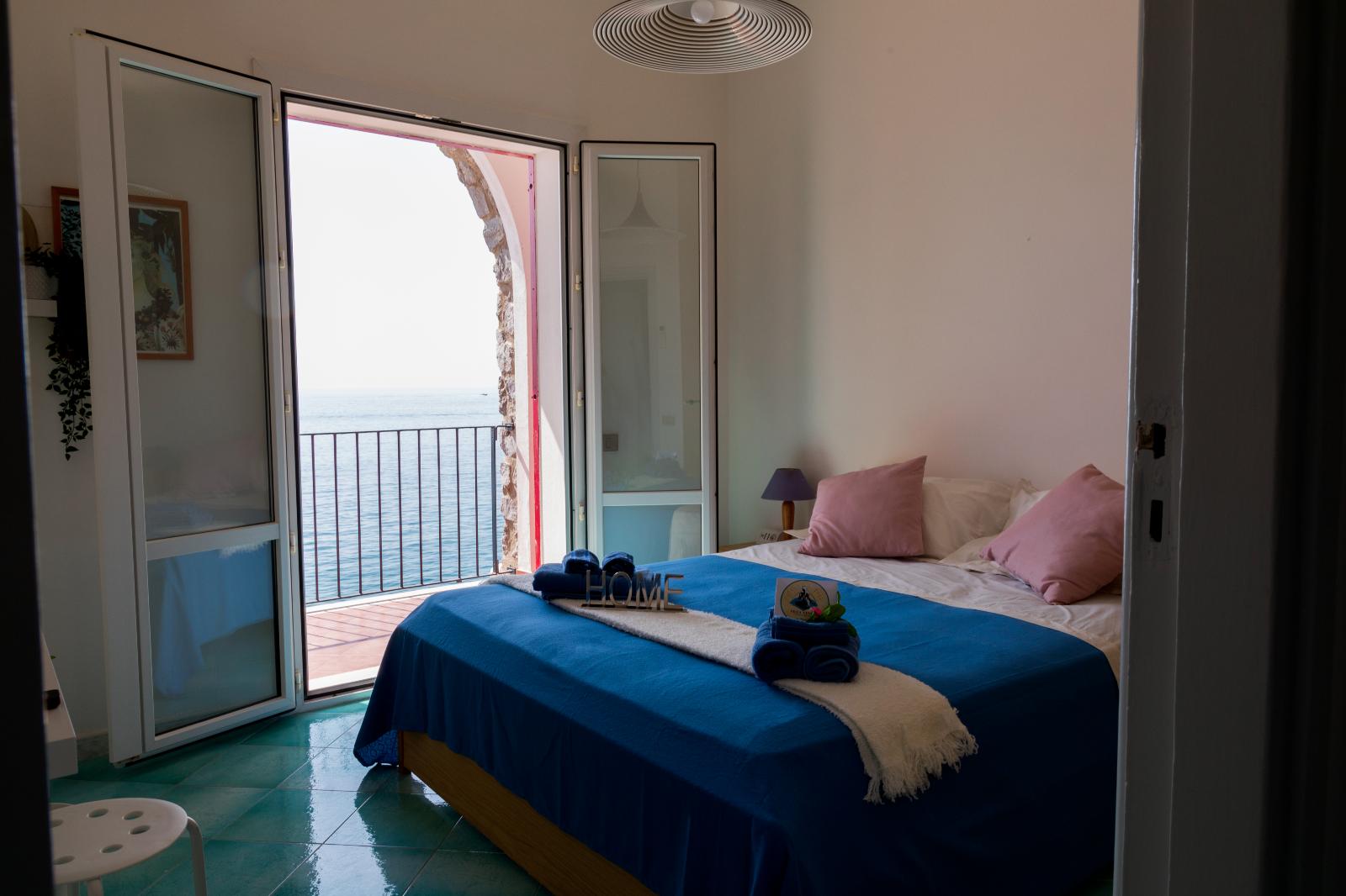 Quarto duplo com vista para o mar na Villa Venere